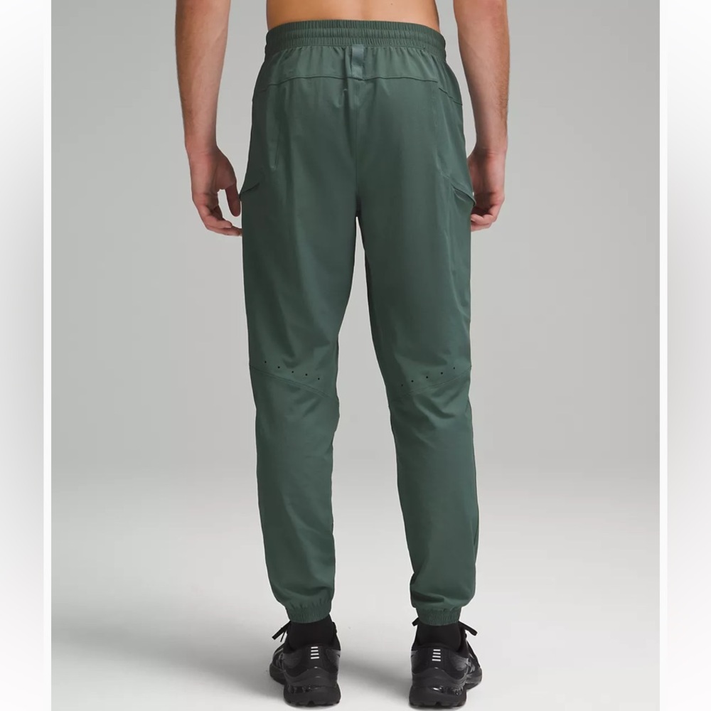 NWT Lululemon License to Train Cargo Jogger - Picture 2 of 6